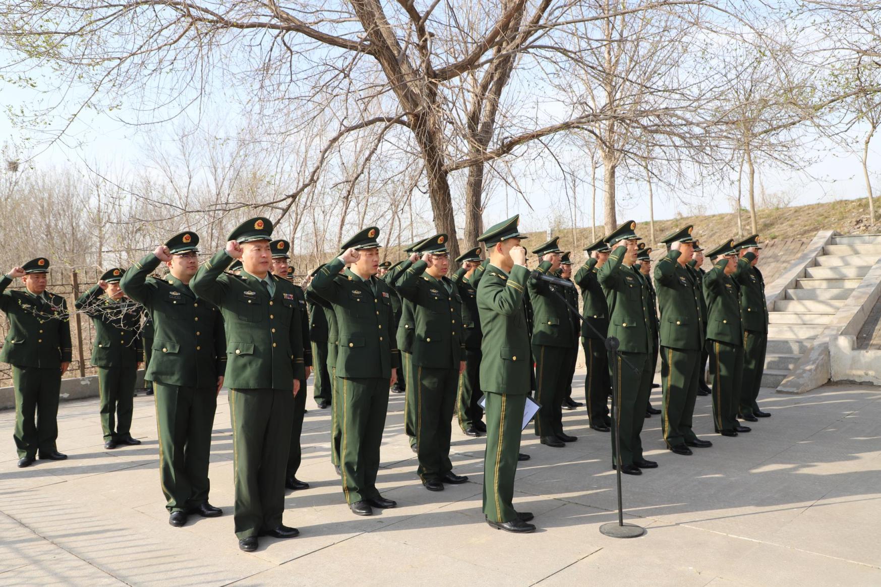 弘扬"茶淀精神",武警官兵缅怀抗震烈士