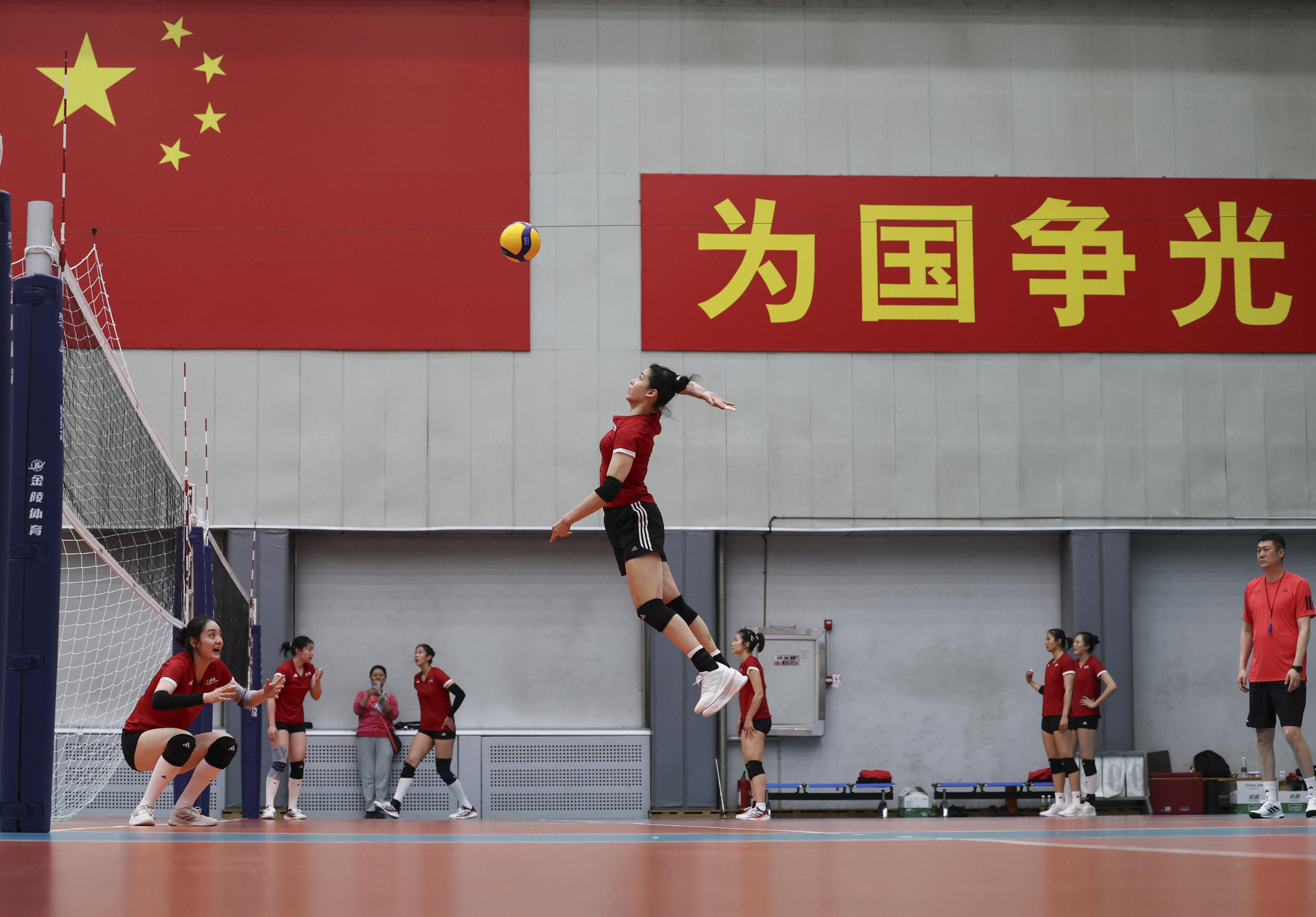 （体育）（9）排球——新一届中国女排在京举行公开训练课