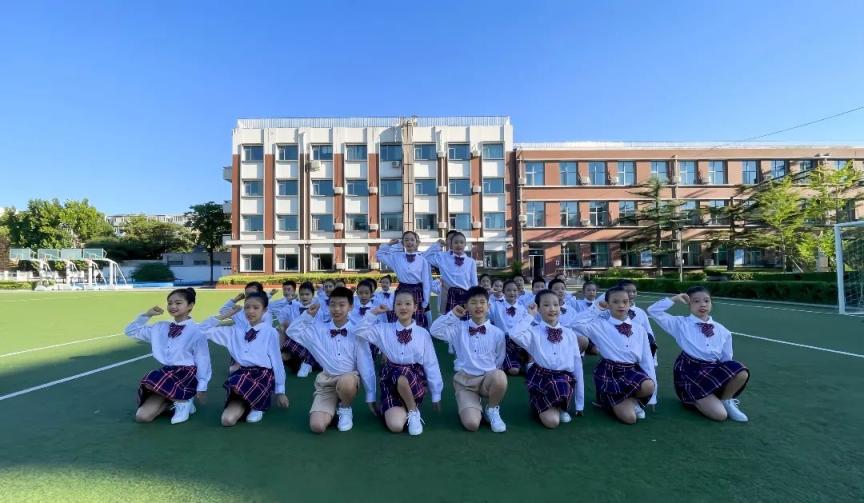 集体舞《生长吧 在阳光下》获得北京市校园集体舞一等奖.jpg