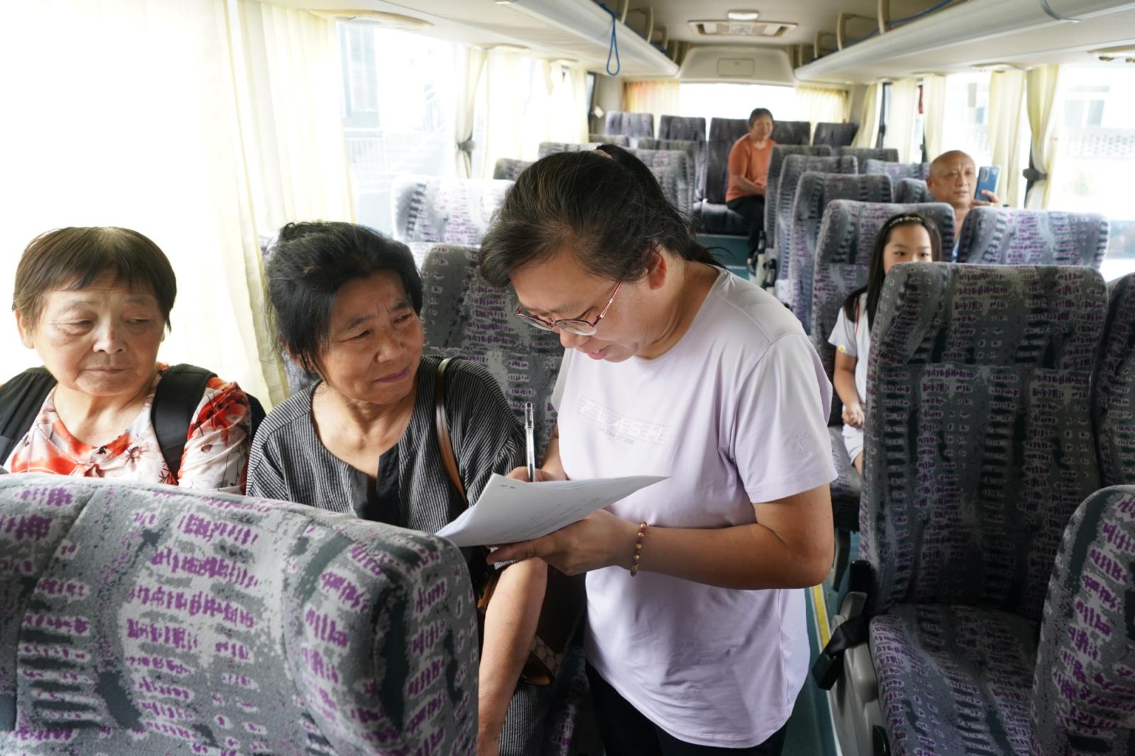 王海欣250728潭柘寺镇转移群众5