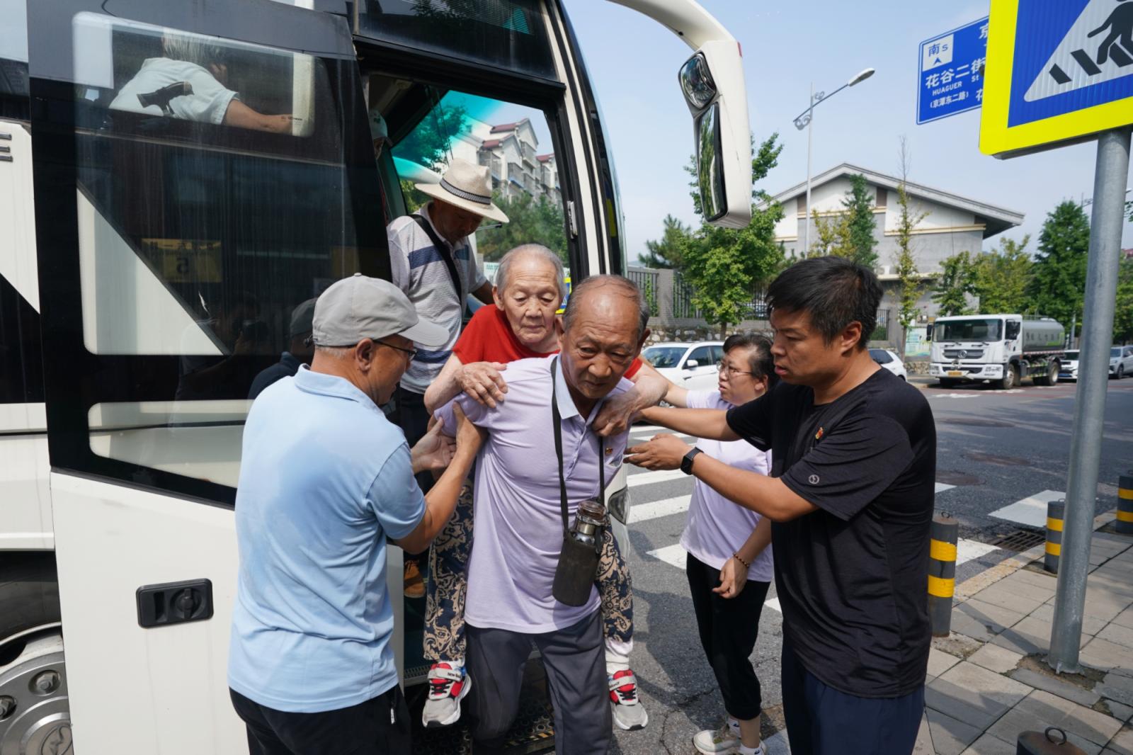 王海欣250728潭柘寺镇转移群众1