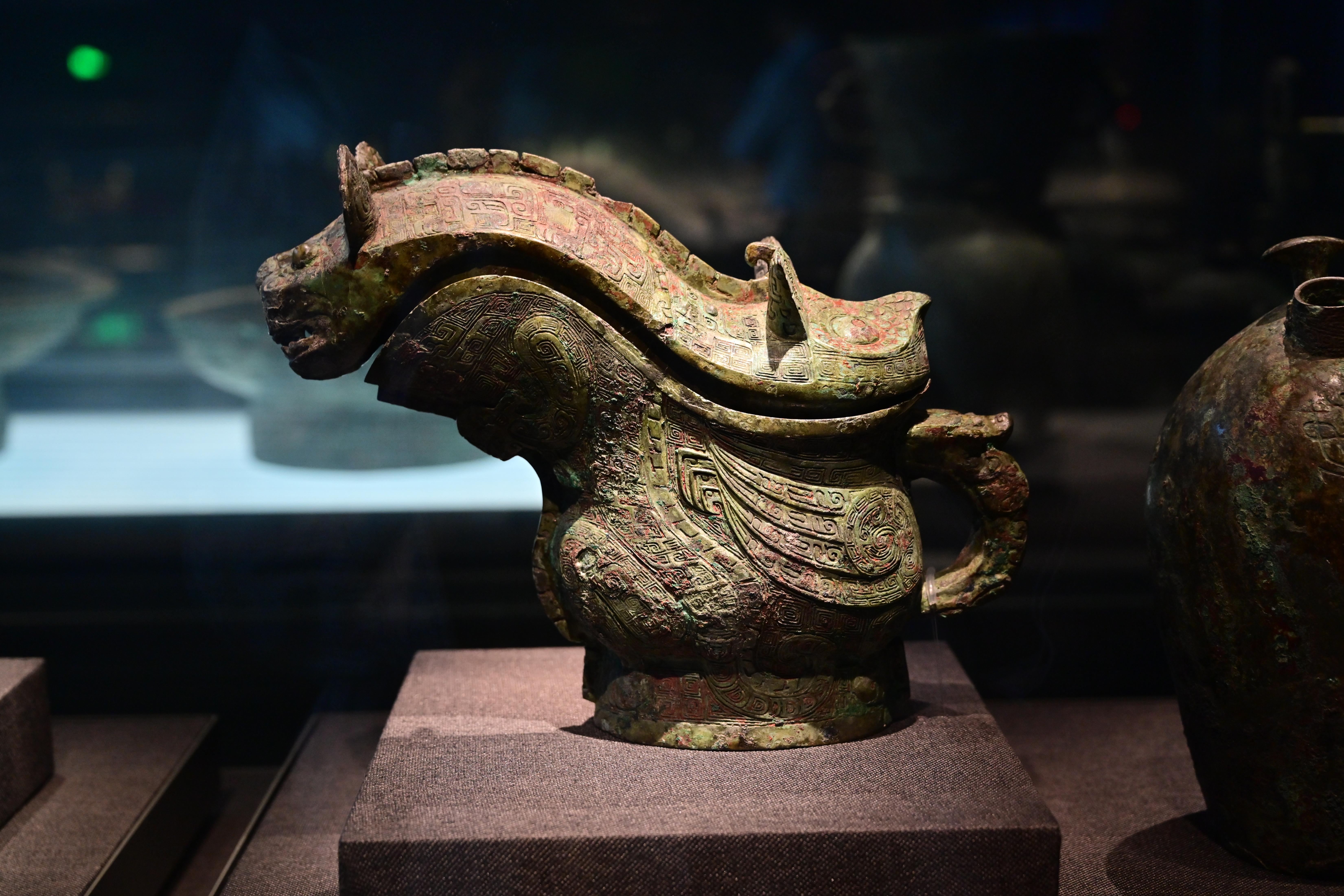 【 蕨手文豆彩高台鉢 】 仮託銘：成化年製 明朝末～清朝初期 中国古玩 蕨手文豆彩高台鉢 】 仮託銘：成化年製 明朝末～清朝初期 中国