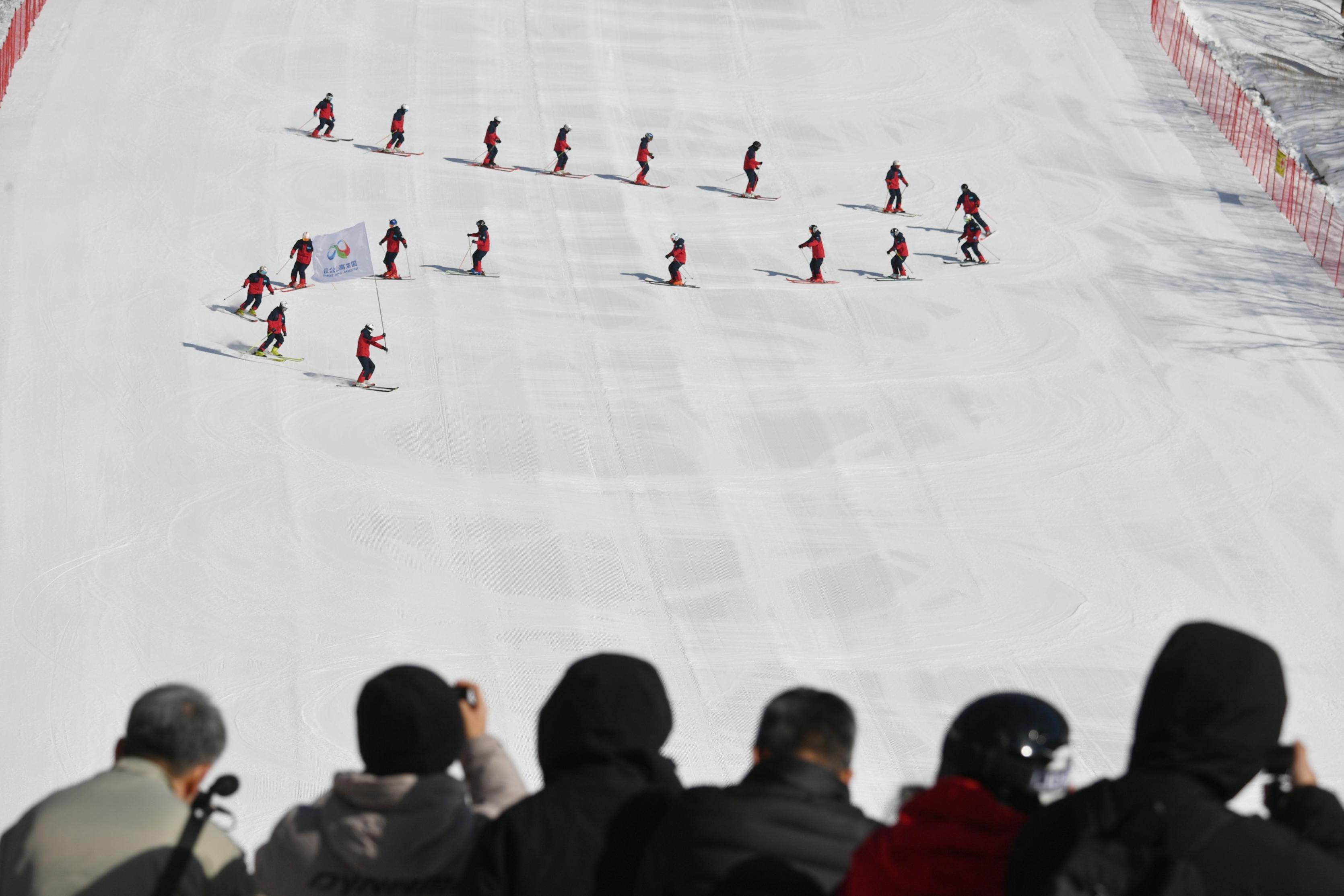 pzw251122延庆国家高山滑雪迎冰雪季1