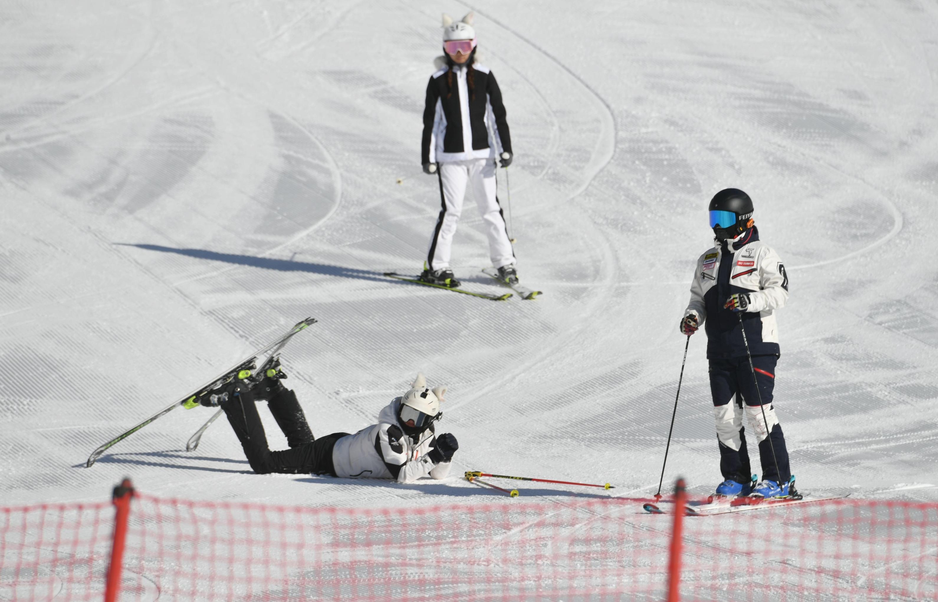 pzw251122延庆国家高山滑雪迎冰雪季2