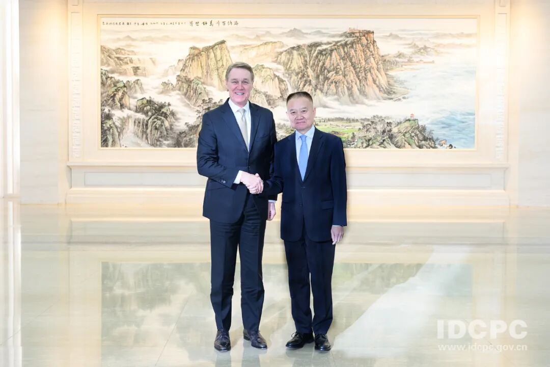 中联部部长刘海星会见美国驻华大使庞德伟_京报网