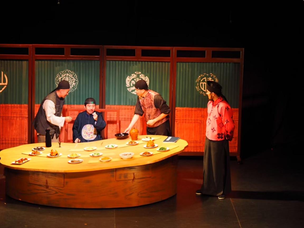 话剧《山上的耶伯》：古老喜剧在京腔京韵中焕发新生_京报网