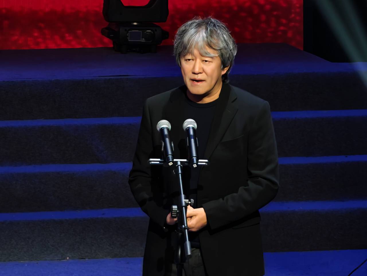 《十月》中篇小说榜（2025）颁奖，刘汀、张翎、李修文、陈崇正、全勇先获奖_京报网