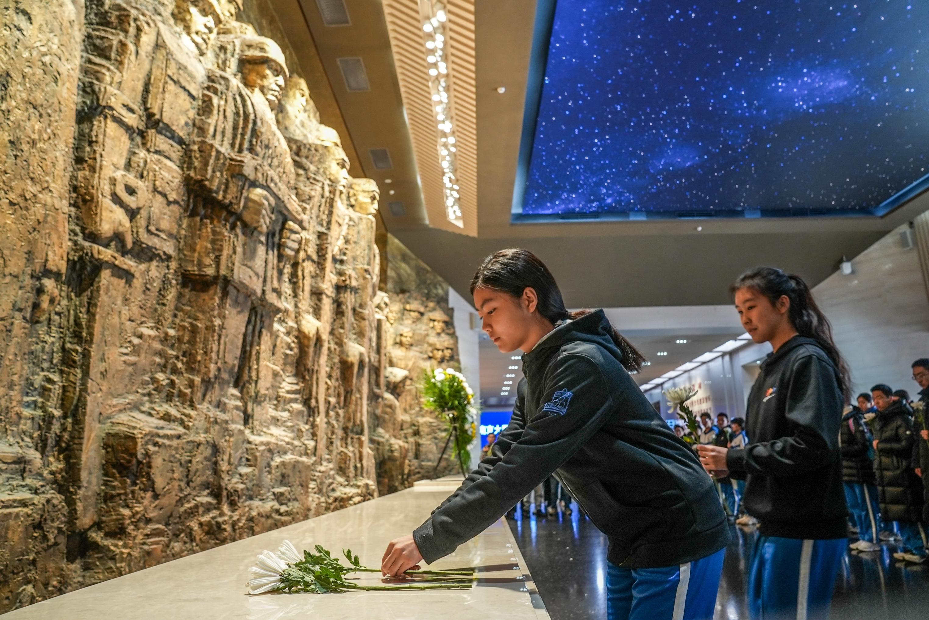 wyb251213-抗战馆大屠杀死难者悼念活动（牛伟坤）5