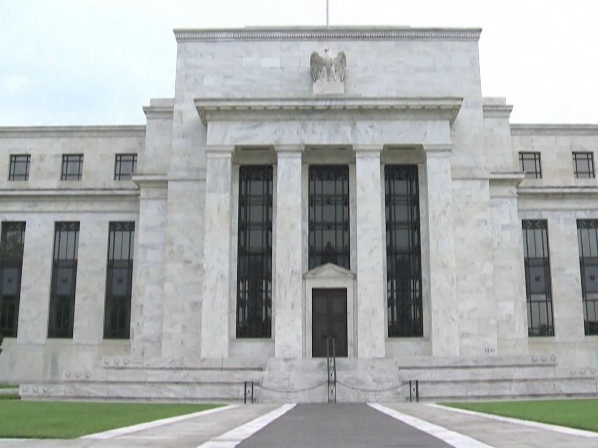 美联储理事称货币政策仍偏紧，具备降息空间_京报网