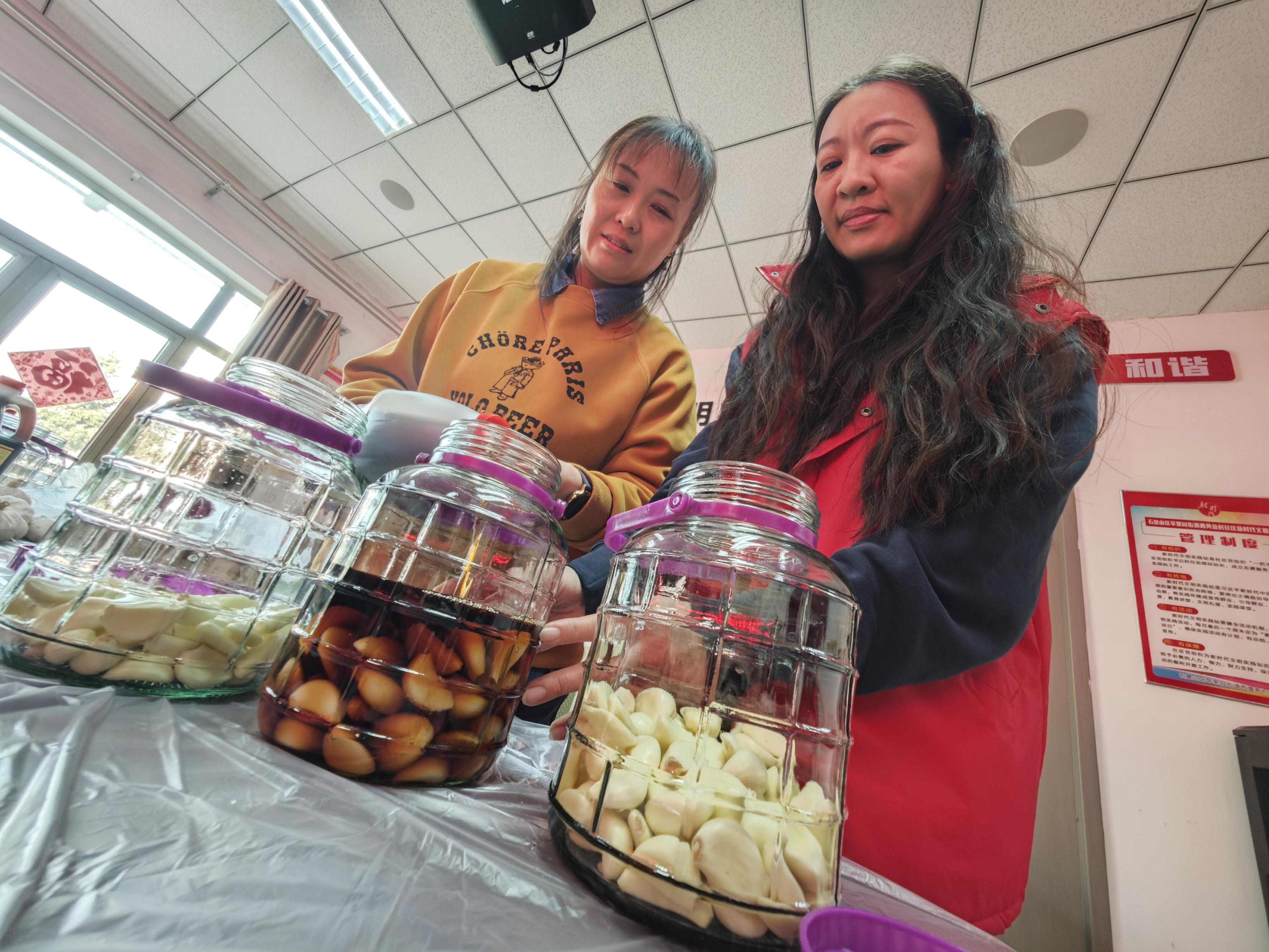 苹果园街道腊八节蒜飘香_京报网