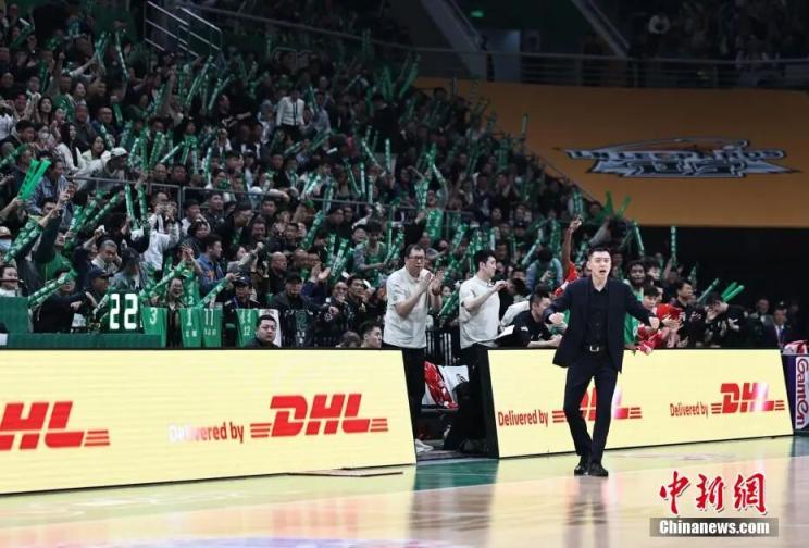 辽宁男篮主教练杨鸣辞职:俱乐部称因个人身体原因提出离任申请