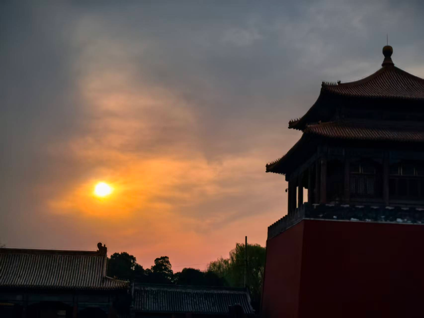 春日夕阳,一抹绚烂,绘就绝美画卷_京报网
