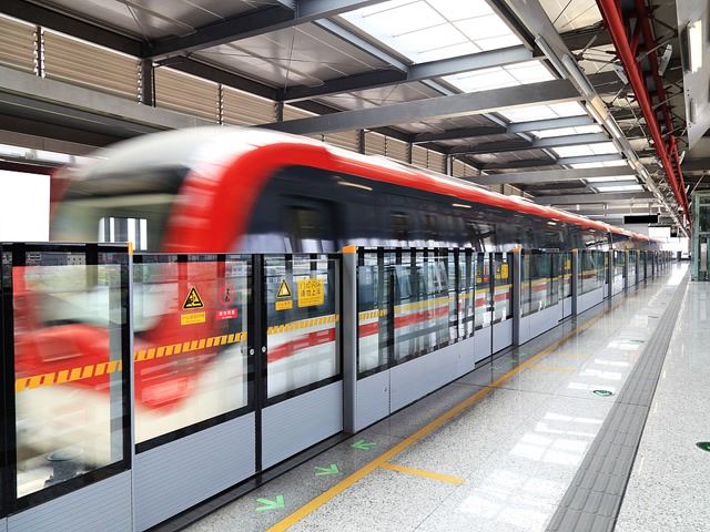 Trenes de Noche Extendidos en Líneas 4 y 14 del Metro de Pekín: Una Solución para la Vida Nocturna